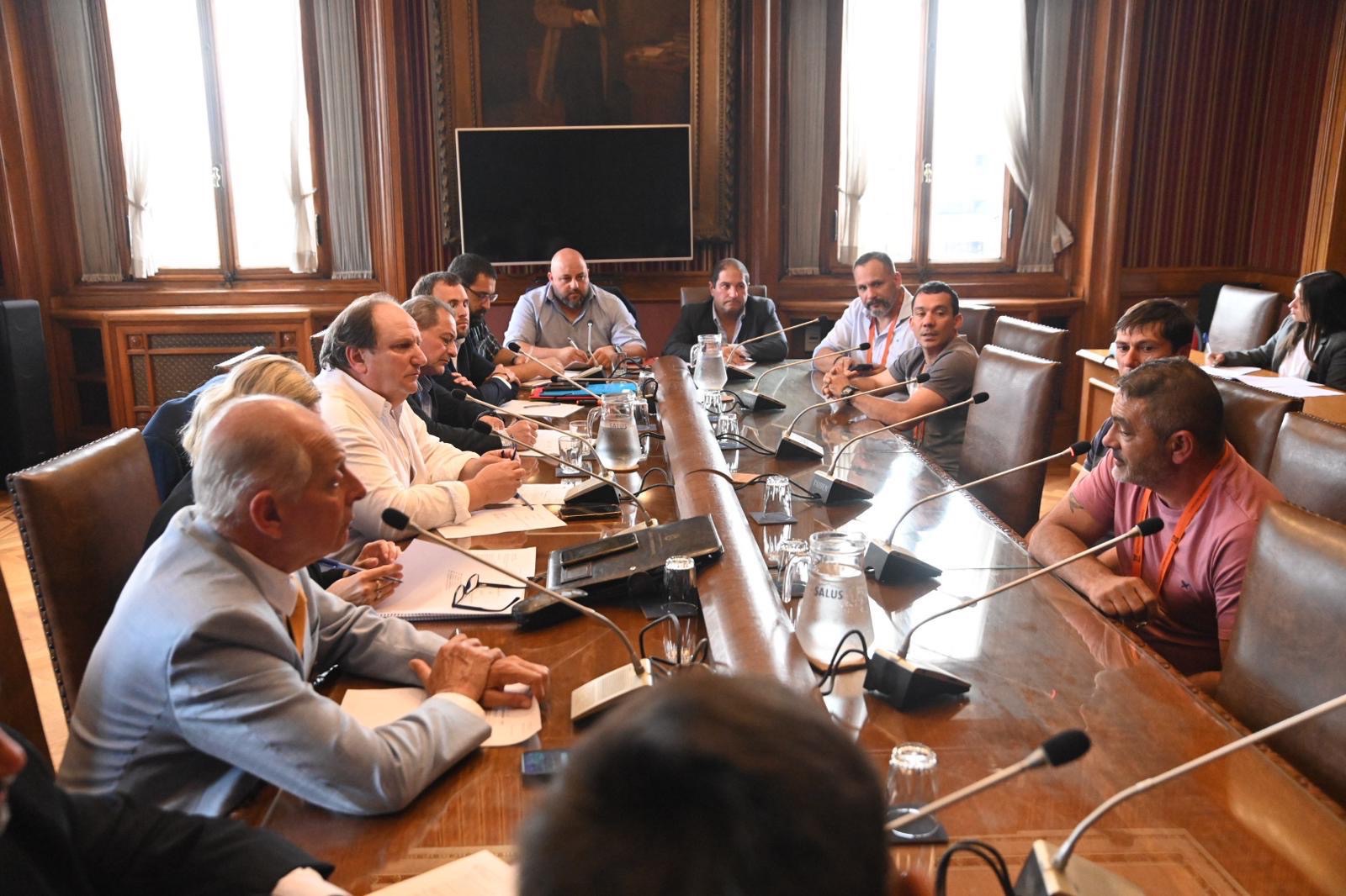 Pescadores artesanales de Rocha presentaron propuestas ante la Comisión de Ganadería de Diputados