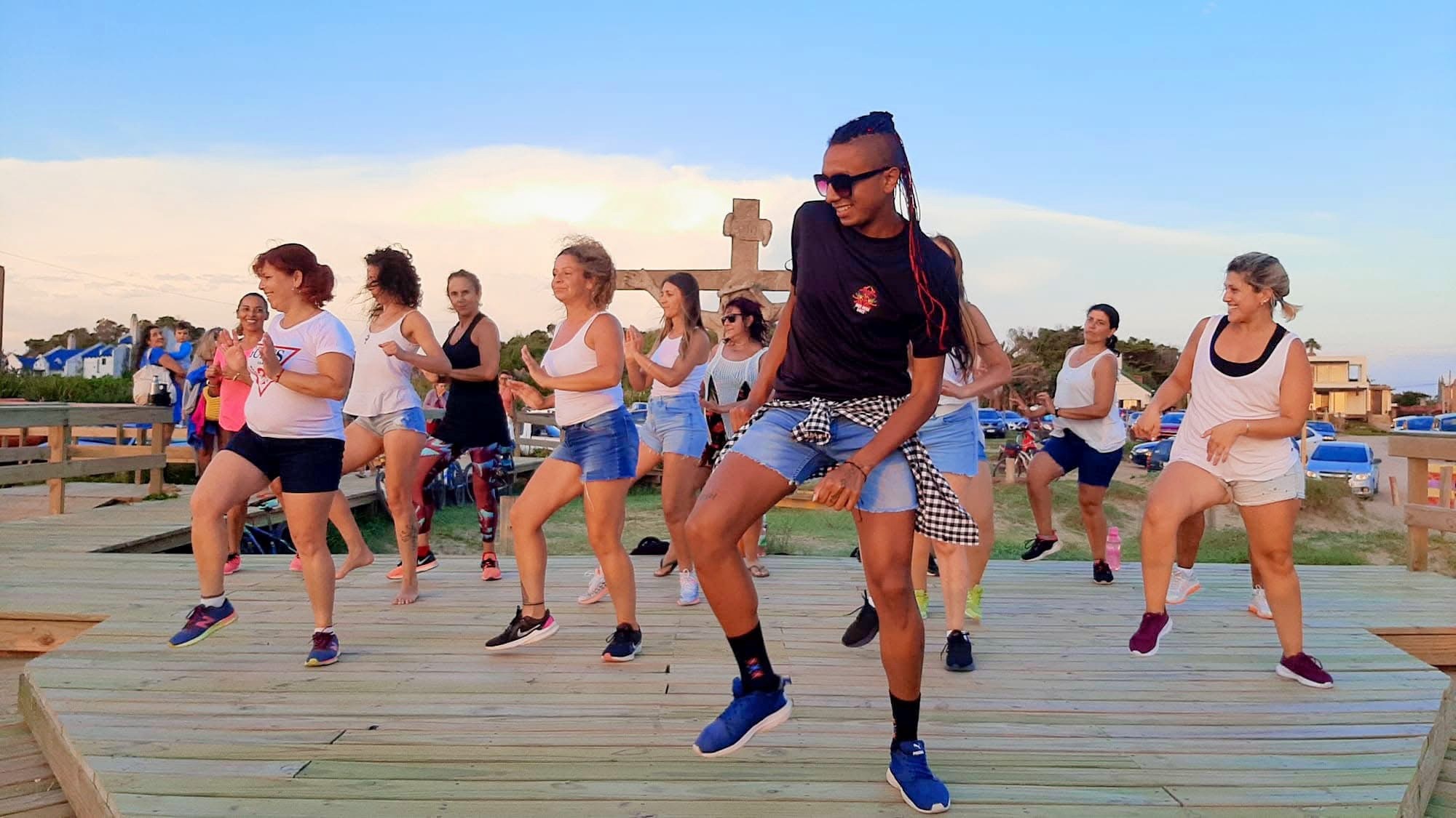 La Paloma: Hoy Bebo Mora y el bus turístico en Heladería Tambarú