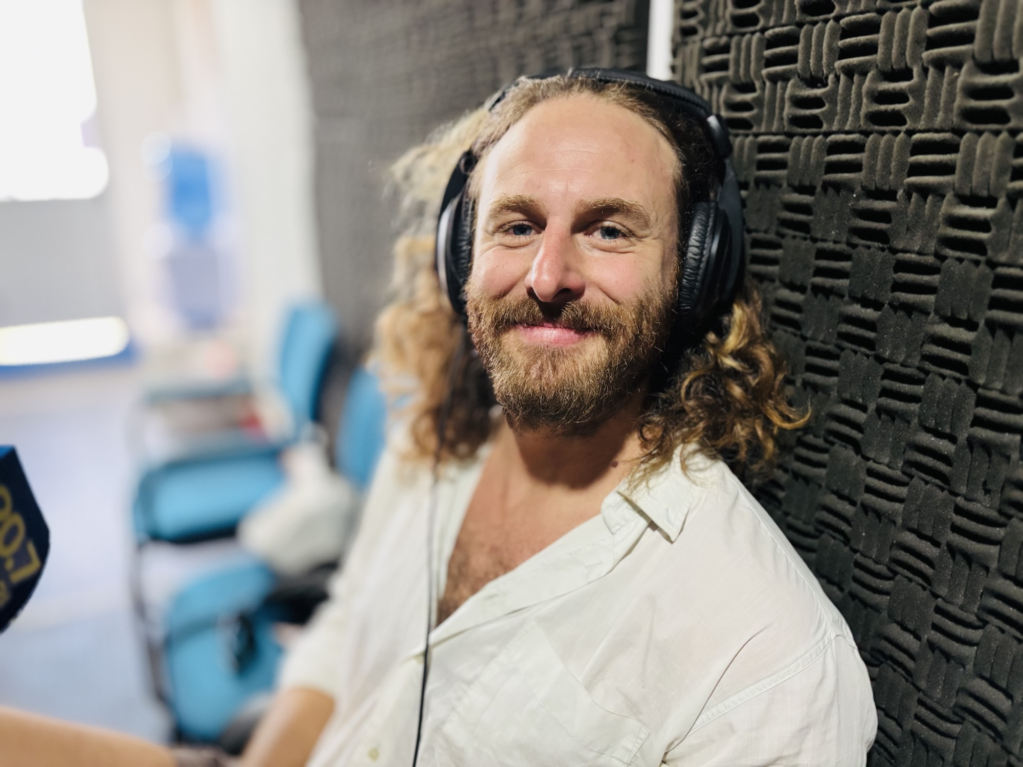 Busk Diego: El músico uruguayo que triunfa en las calles de Europa