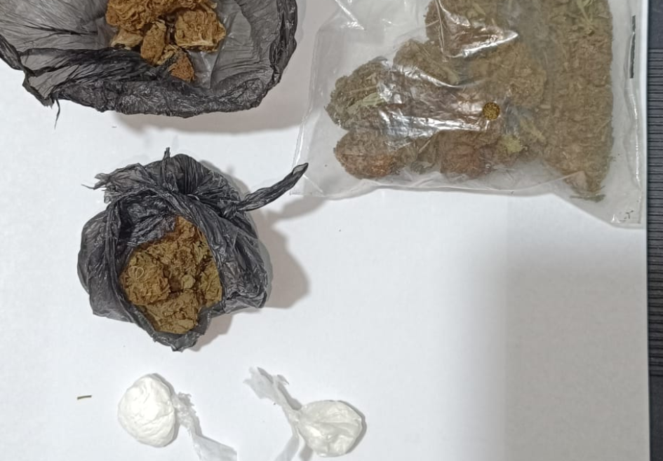 Microtráfico: Incautaron marihuana y envoltorios con apariencia a cocaína en La Aguada