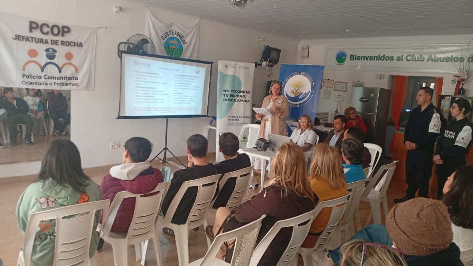 Policía comunitaria continúa con las escuelas de seguridad ciudadana