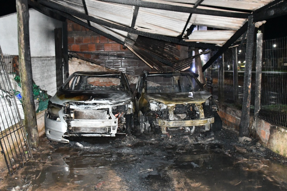 Investigan incendio en un estacionamiento privado de Chuy