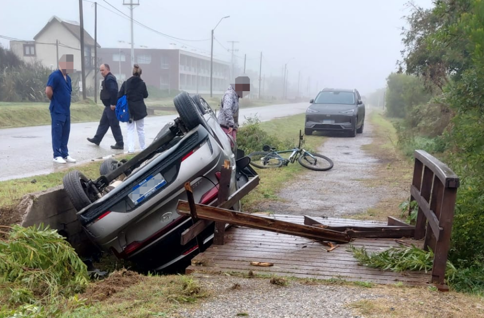 Automóvil volcó en La Paloma