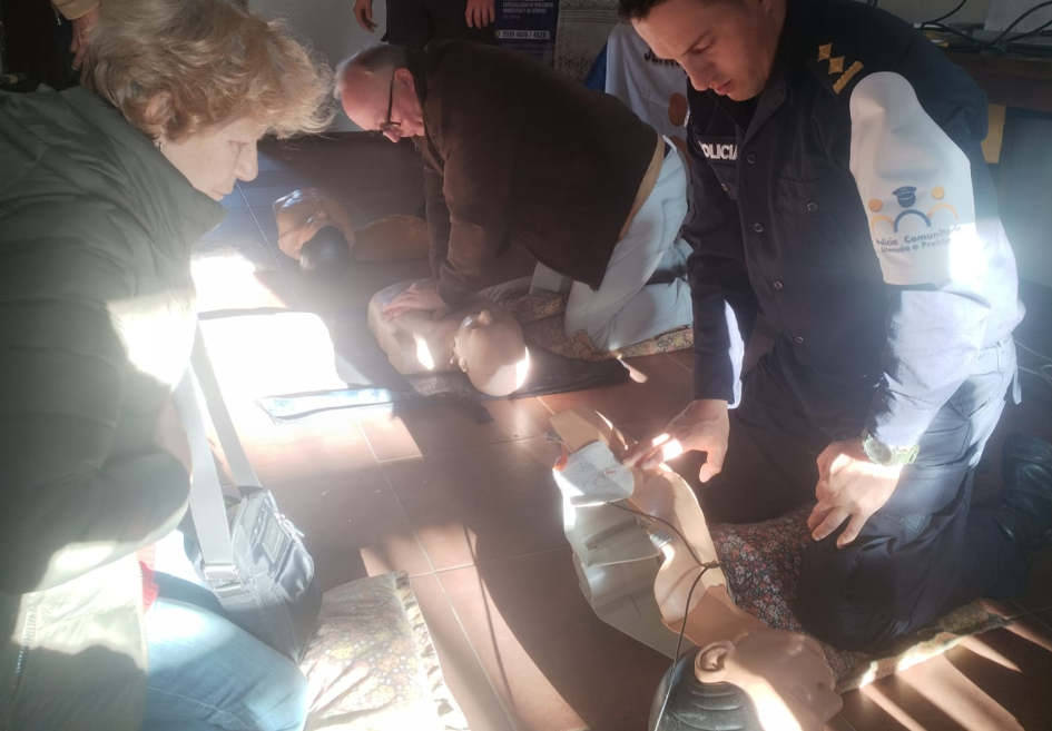 Policía Comunitaria participó de un taller de primeros auxilios