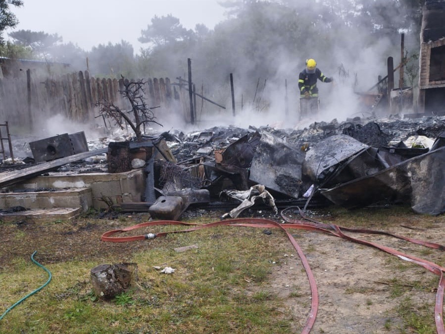 Pérdidas totales en el incendio de una vivienda en La Paloma
